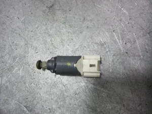 Foto de INTERRUPTOR RENAULT CLIO III 1.2  (75 CV / 55 KW) referencia 8200168238