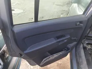 Foto de CERRADURA PUERTA TRASERA IZQUIERDA OPEL ZAFIRA B 1.9 CDTI (120 CV / 88 KW) referencia 13210739 foto 2