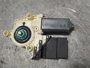 Foto de MANDO ELEVALUNAS TRASERO IZQUIERDO VOLKSWAGEN PASSAT BERLINA (3C2) 2.0 TDI (140 CV / 103 KW) referencia 974227107 foto 3