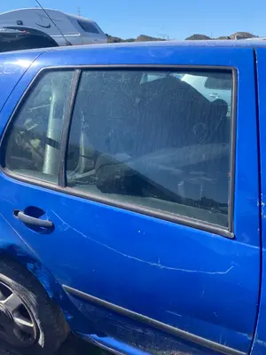Foto de PUERTA TRASERA DERECHA VOLKSWAGEN GOLF IV BERLINA (1J1)(10.1997) 1.9 TDI (110 CV / 81 KW)