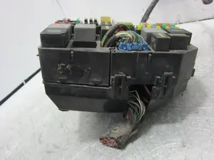 Foto de CAJA RELES / FUSIBLES FORD MONDEO BERLINA (GE) 3.0 V6 24V CAT (226 CV / 166 KW) referencia 1S7T14A142AA foto 4