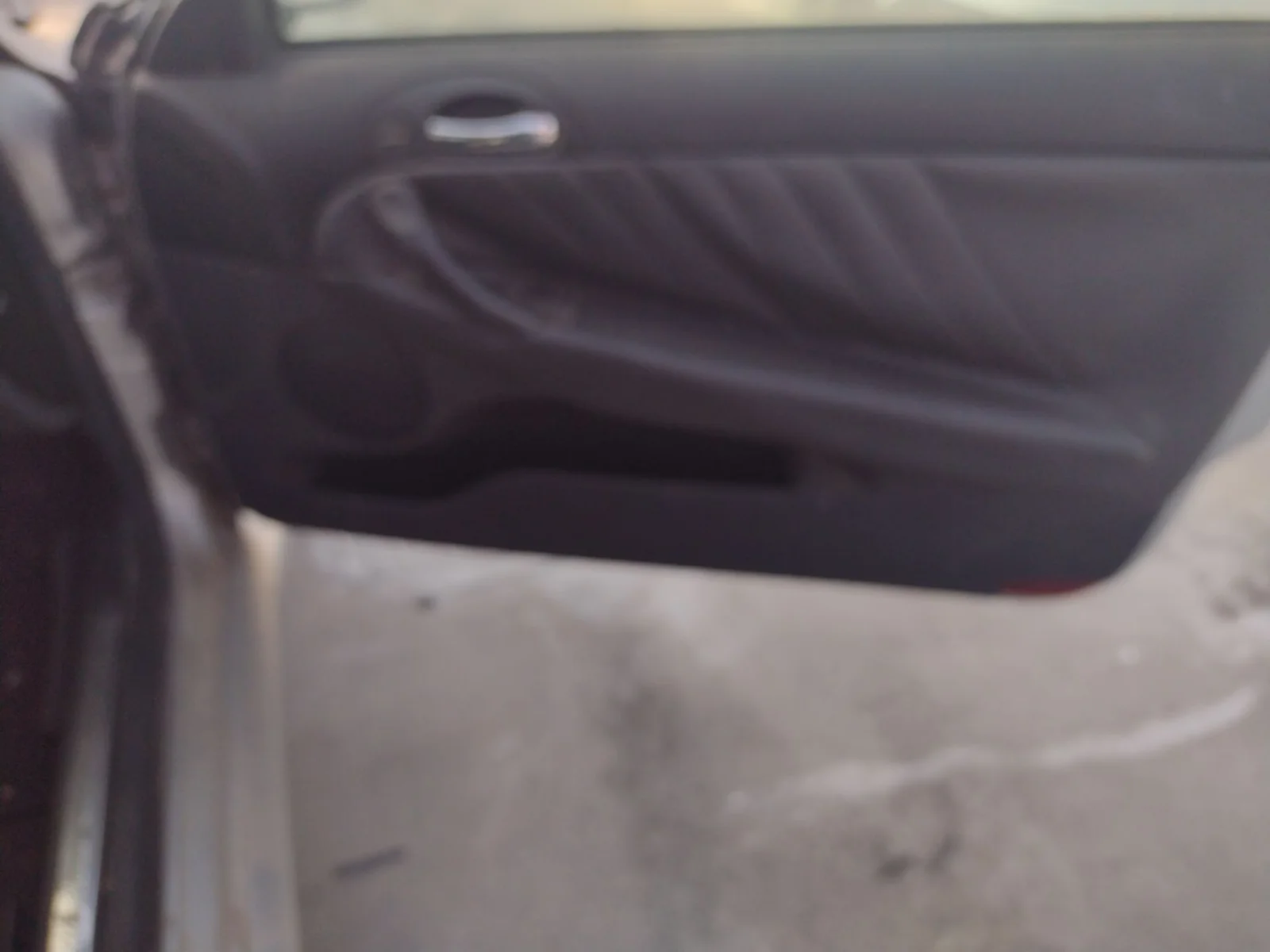 Foto de GUARNECIDO PUERTA DELANTERA DERECHA ALFA ROMEO GT (125) 1.9 JTD (M) 16V CAT (150 CV / 110 KW) referencia TELA UN POCO DESPEGADA