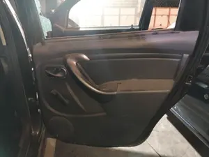 Foto de GUARNECIDO PUERTA TRASERA DERECHA DACIA DUSTER I 1.2 16V TCE CAT (125 CV / 92 KW) referencia 829A00119R