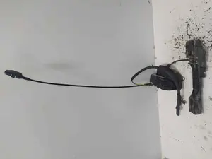 Foto de CERRADURA PUERTA TRASERA DERECHA NISSAN PRIMERA BERLINA (P12) 1.9 16V Turbodiesel CAT (120 CV / 88 KW) referencia 250020 foto 4