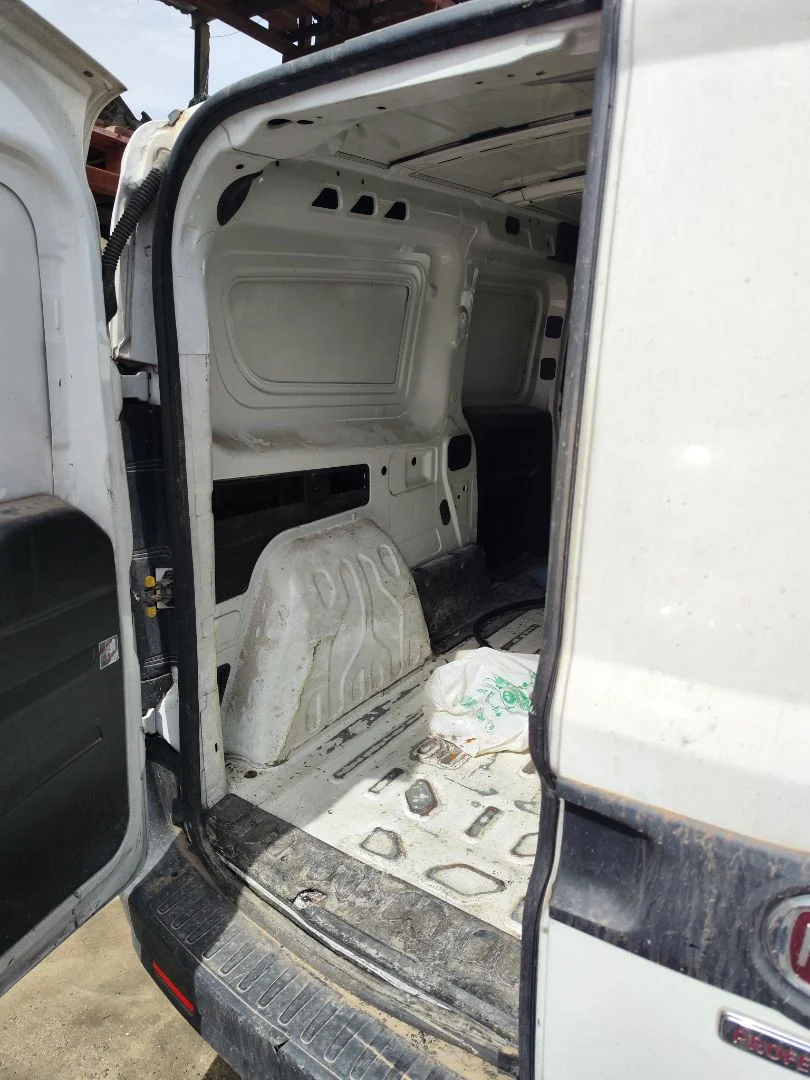 Foto de GOMAS CONTORNO PUERTA FIAT II DOBLÒ (263) CARGO 1.6 JTDM 16V CAT (105 CV / 77 KW)
