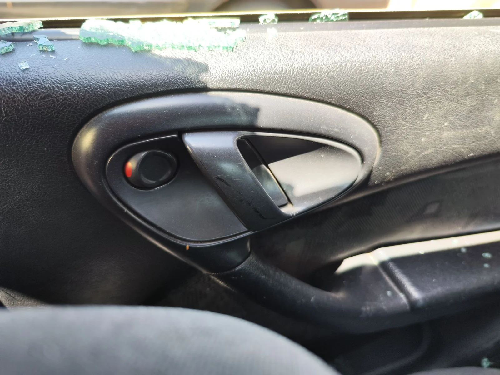 Foto de MANETA INTERIOR TRASERA DERECHA CITROEN XSARA BERLINA 1.6 16V CAT (NFU / TU5JP4) (109 CV / 80 KW) referencia 9143A2