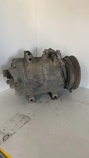 Foto de COMPRESOR AIRE ACONDICIONADO AUDI A4 AVANT (B5) referencia 8D0260805D foto 2