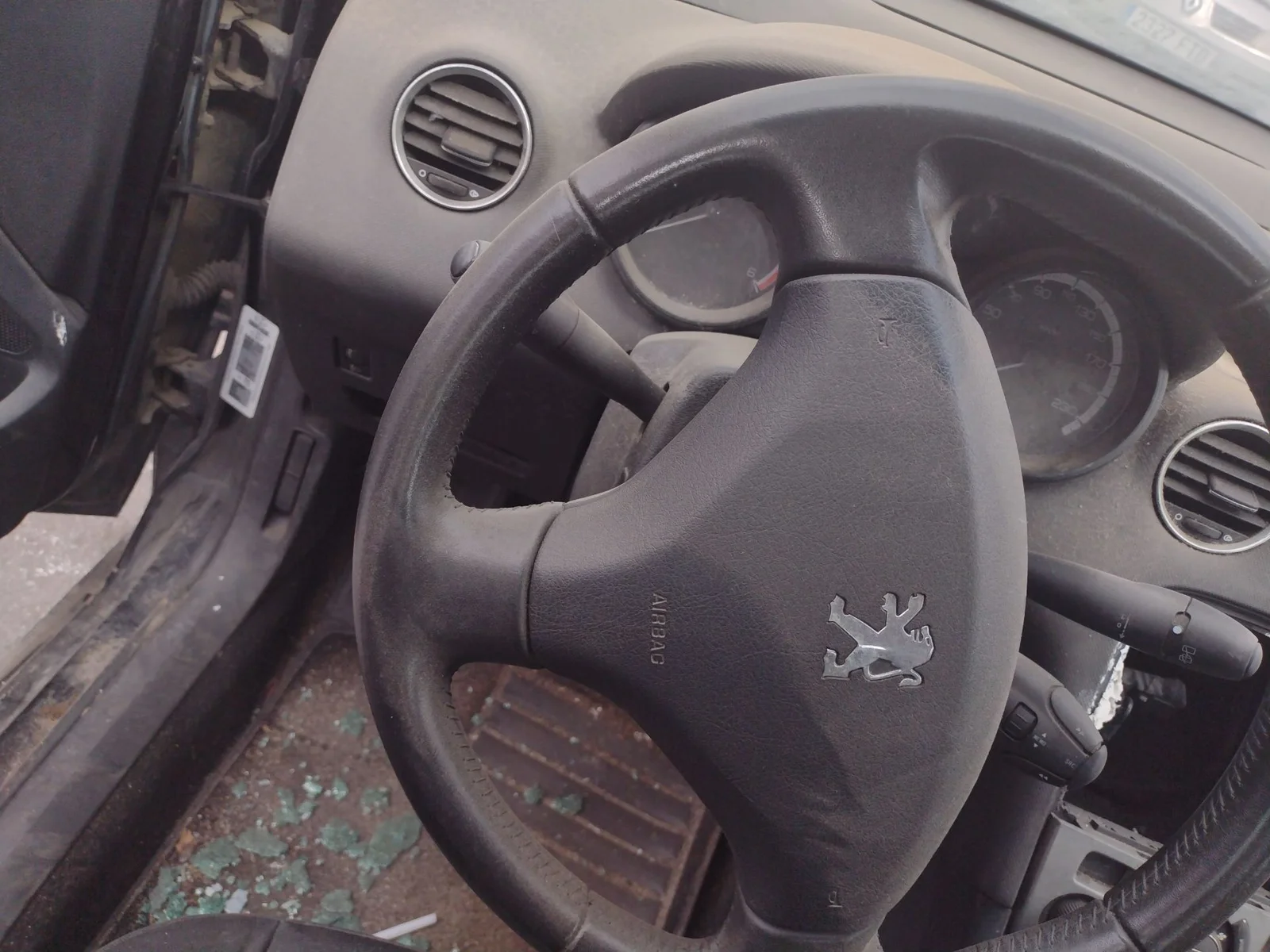 Foto de AIRBAG DELANTERO IZQUIERDO PEUGEOT 308 1.6 16V HDi (90 CV / 66 KW) referencia 96810154ZD