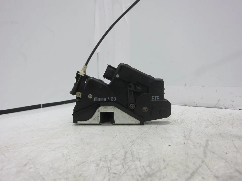 Foto de CERRADURA PUERTA DELANTERA DERECHA BMW SERIE 3 BERLINA (E46) 2.0 16V Diesel CAT (136 CV / 100 KW) referencia 8206408