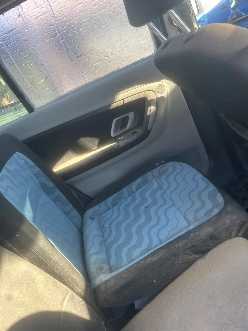 Foto de GUARNECIDO PUERTA TRASERA IZQUIERDA SKODA FABIA COMBI (5J5) 1.4 TDI (80 CV / 59 KW) referencia 5J9867211BBFKZ