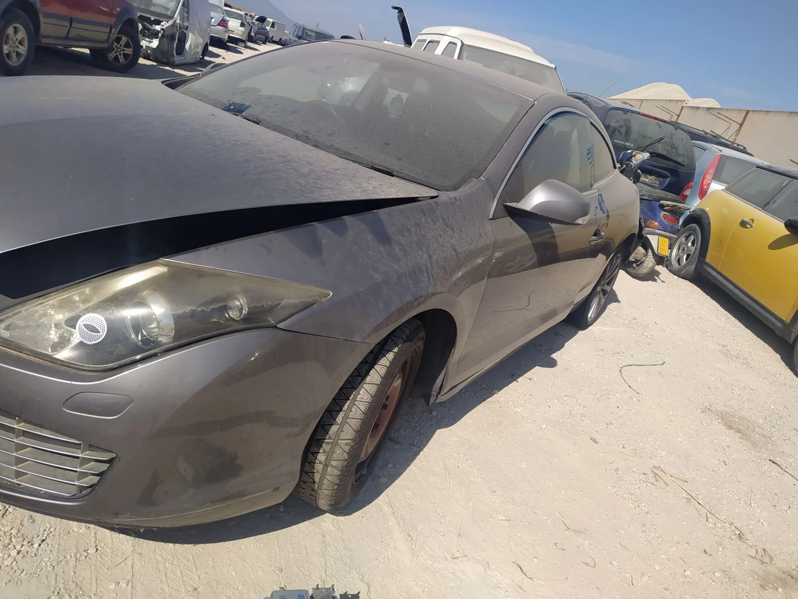 Foto de ALETA DELANTERA IZQUIERDA RENAULT LAGUNA III COUPE 2.0 dCi Diesel FAP (150 CV / 110 KW) referencia 631018221R