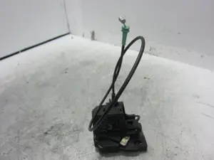 Foto de CERRADURA PUERTA TRASERA DERECHA RENAULT MEGANE I FASE 2 CLASSIC (LA...) 1.4 16V (95 CV / 70 KW) referencia 7700434602 foto 4