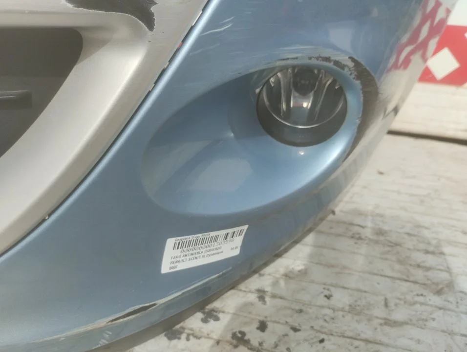 Foto de FARO ANTINIEBLA IZQUIERDO RENAULT SCENIC III (JZ) 1.5 dCi Diesel (106 CV / 78 KW)