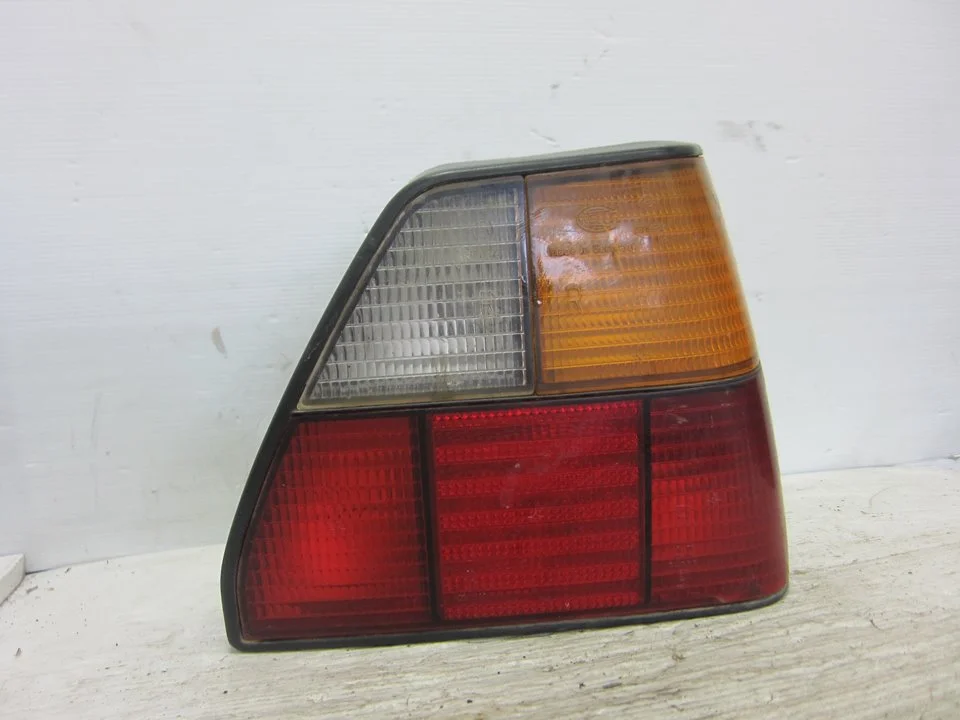 Foto de PILOTO TRASERO DERECHO VOLKSWAGEN GOLF II (191/193) 1.6 Diesel (CR. JK. JP) (54 CV / 40 KW) referencia 191945258