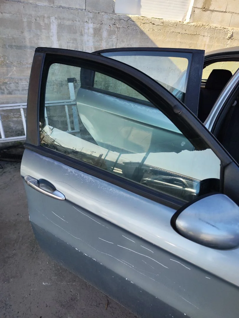 Foto de LUNA DELANTERA DERECHA ALFA ROMEO 147 (190) 1.9 JTD CAT (110 CV / 81 KW)