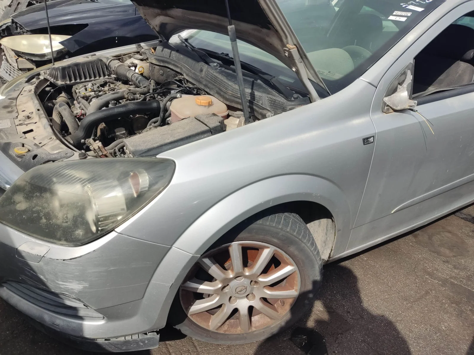 Foto de ALETA DELANTERA IZQUIERDA OPEL ASTRA H GTC 1.3 16V CDTI CAT (Z 13 DTH / L4I) (90 CV / 66 KW) referencia 93178666