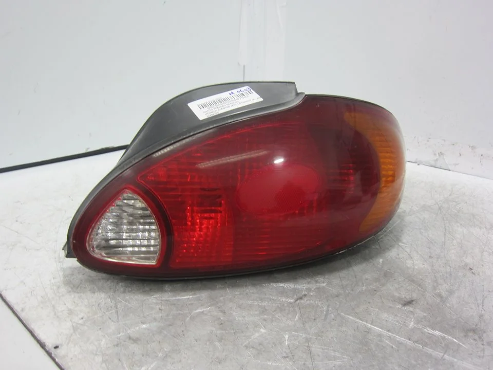 Foto de PILOTO TRASERO DERECHO HYUNDAI ELANTRA (XD) 1.6 16V CAT (105 CV / 77 KW) referencia 92402295