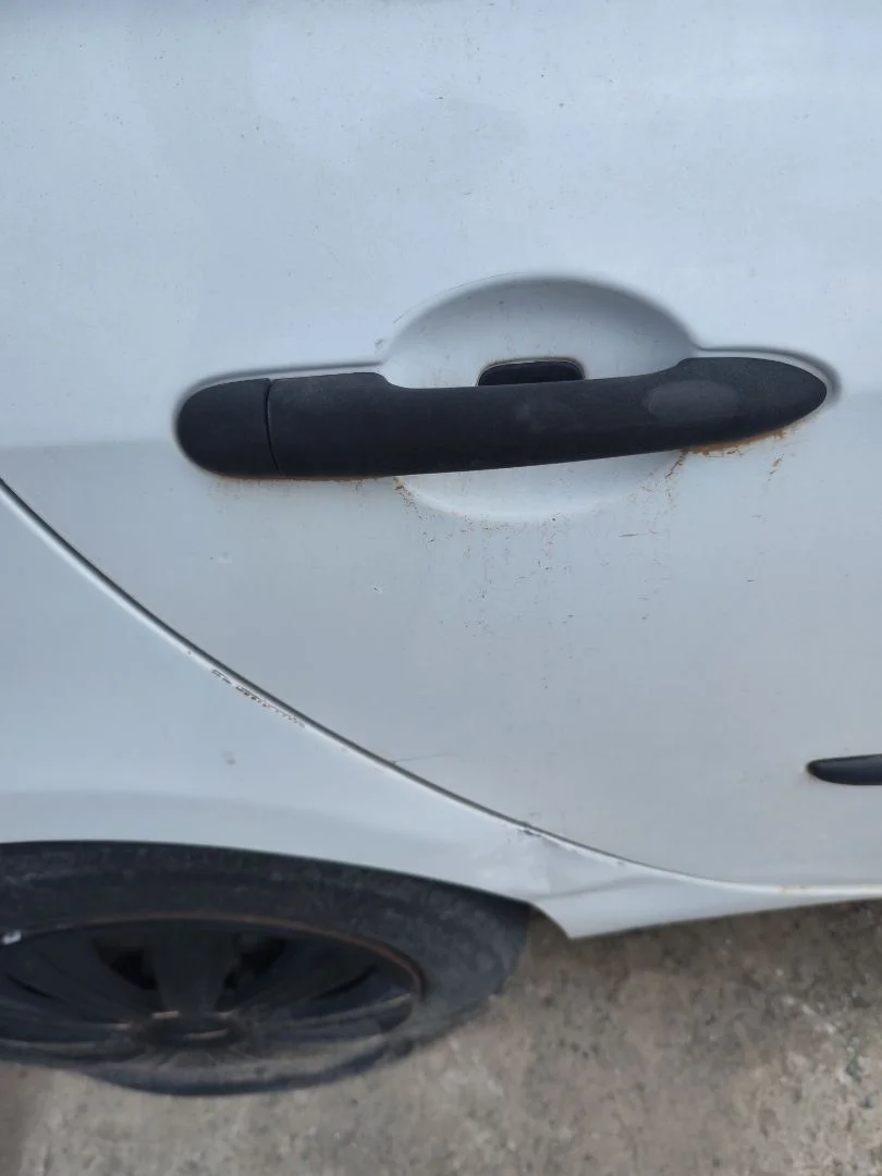 Foto de MANETA EXTERIOR TRASERA DERECHA RENAULT CLIO III 1.5 dCi Diesel FAP (75 CV / 55 KW)