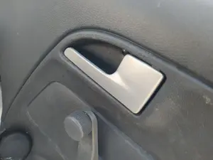 Foto de MANETA INTERIOR DELANTERA DERECHA VOLKSWAGEN FOX (5Z1)(04.2005) 1.4  (75 CV / 55 KW)