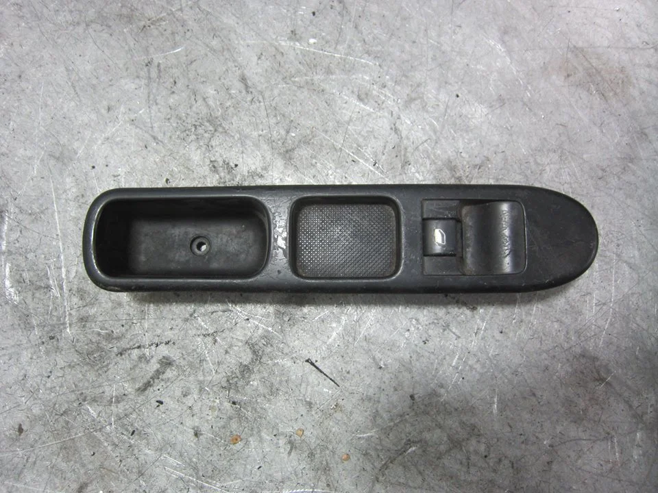 Foto de MANDO ELEVALUNAS DELANTERO DERECHO PEUGEOT 307 (S1)(04.2001) 1.4 HDi (68 CV / 50 KW) referencia 96351625XT