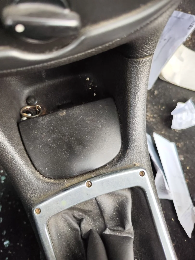 Foto de CENICERO PEUGEOT 206 1.6 16V CAT (109 CV / 80 KW)