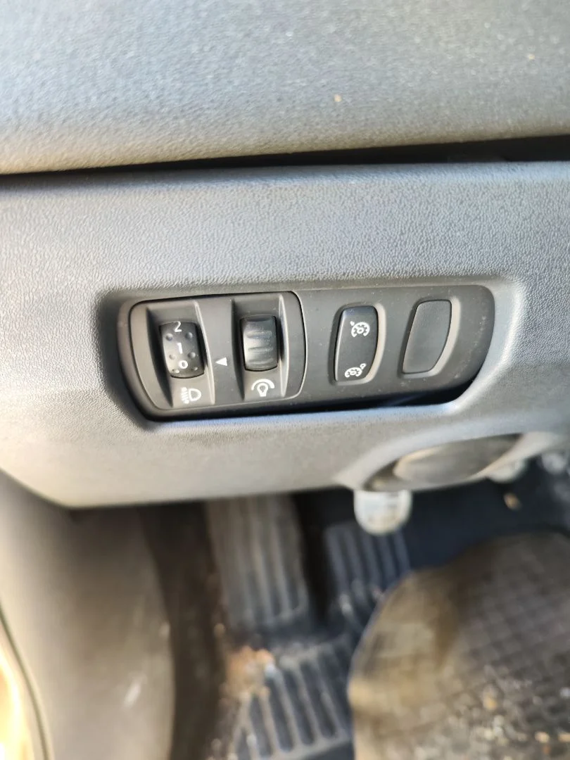 Foto de INTERRUPTOR RENAULT MEGANE II BERLINA 5P 1.5 dCi Diesel (106 CV / 78 KW)