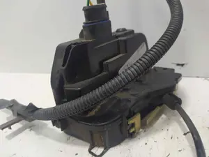 Foto de CERRADURA PUERTA TRASERA DERECHA NISSAN PRIMERA BERLINA (P12) 1.9 16V Turbodiesel CAT (120 CV / 88 KW) referencia 250020 foto 1