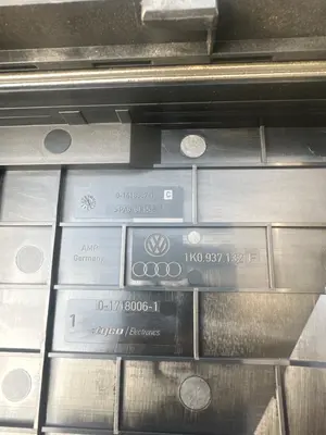 Foto de CAJA RELES / FUSIBLES VOLKSWAGEN PASSAT BERLINA (3C2) 2.0 TDI (140 CV / 103 KW) referencia 1K0937132F foto 2