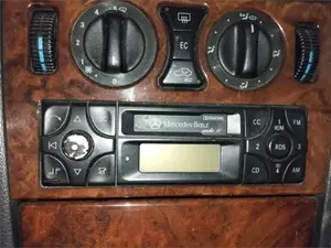 Foto de SISTEMA AUDIO / RADIO CD MERCEDES-BENZ CLASE E (BM 210) BERLINA