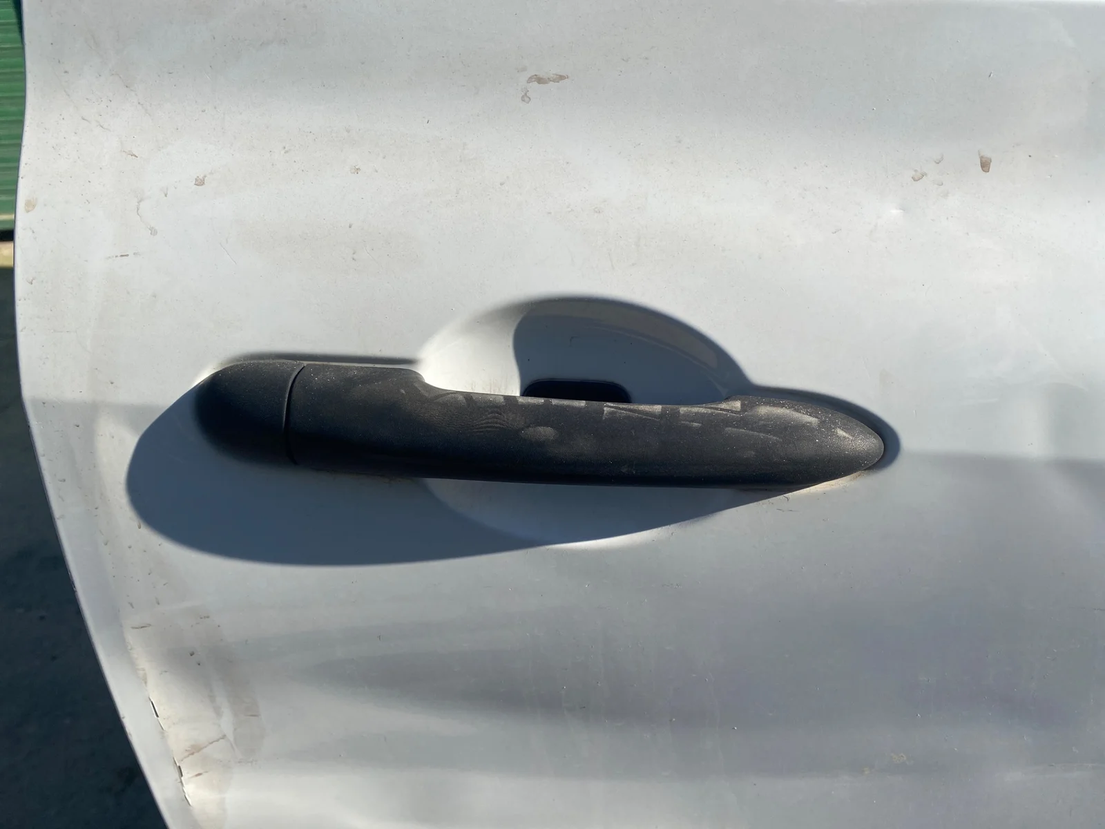 Foto de MANETA EXTERIOR DELANTERA DERECHA RENAULT CLIO III 1.5 dCi Diesel (68 CV / 50 KW)