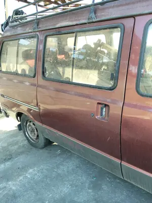 Foto de PUERTA TRASERA DERECHA NISSAN VANETTE (C220) 2.0 Diesel (67 CV / 49 KW)
