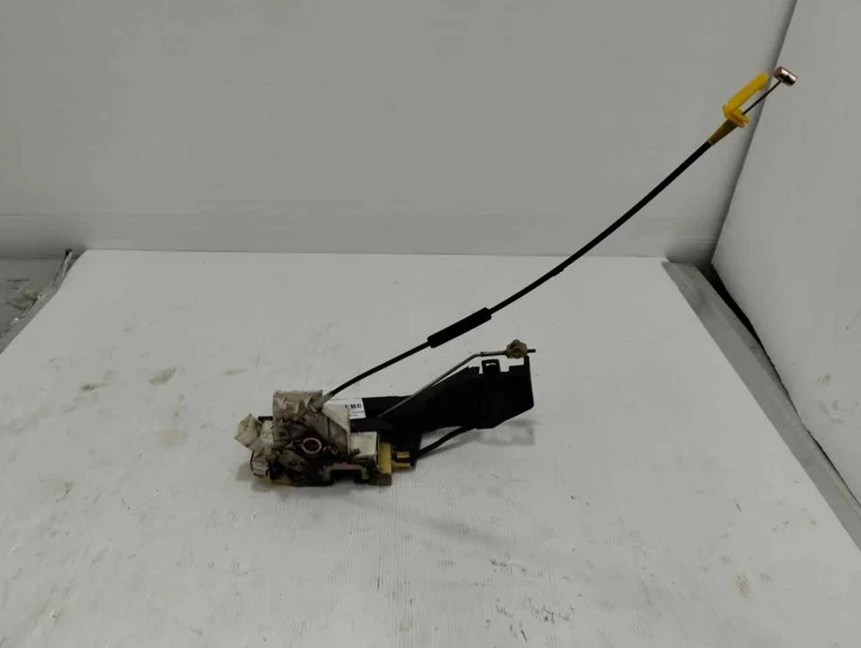 Foto de CERRADURA PUERTA DELANTERA DERECHA FORD FOCUS FAMILIAR (CAK) 1.6 16V CAT (101 CV / 74 KW) referencia XS41A21812CE