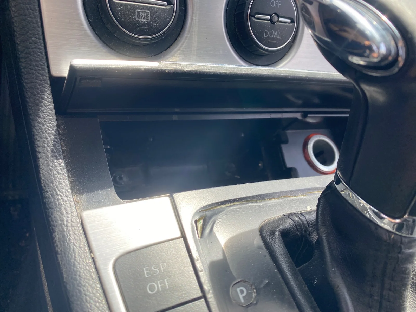 Foto de CENICERO VOLKSWAGEN PASSAT VARIANT (3C5) 2.0 TDI DPF (170 CV / 125 KW)