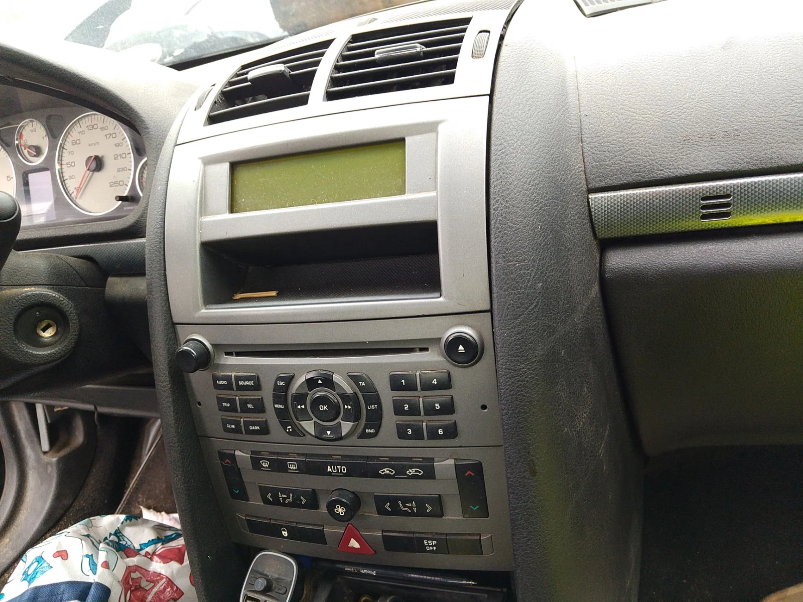 Foto de SISTEMA AUDIO / RADIO CD PEUGEOT 407 2.0 16V HDi FAP CAT (RHR / DW10BTED4) (136 CV / 100 KW)