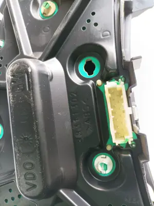 Foto de CUADRO INSTRUMENTOS OPEL CORSA C 1.3 16V CDTI CAT (Z 13 DT / LN9) (69 CV / 51 KW) referencia 93179401 foto 3