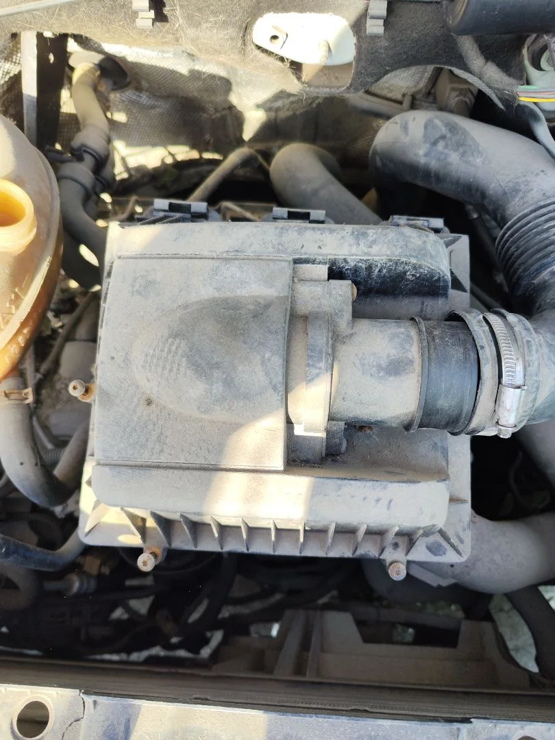 Foto de CAJA FILTRO AIRE NISSAN INTERSTAR (X70) 2.5 dCi Diesel CAT (114 CV / 84 KW)