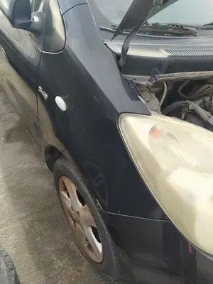 Foto de ALETA DELANTERA DERECHA TOYOTA YARIS (KSP9/SCP9/NLP9) 1.4 Turbodiesel CAT (90 CV / 66 KW)