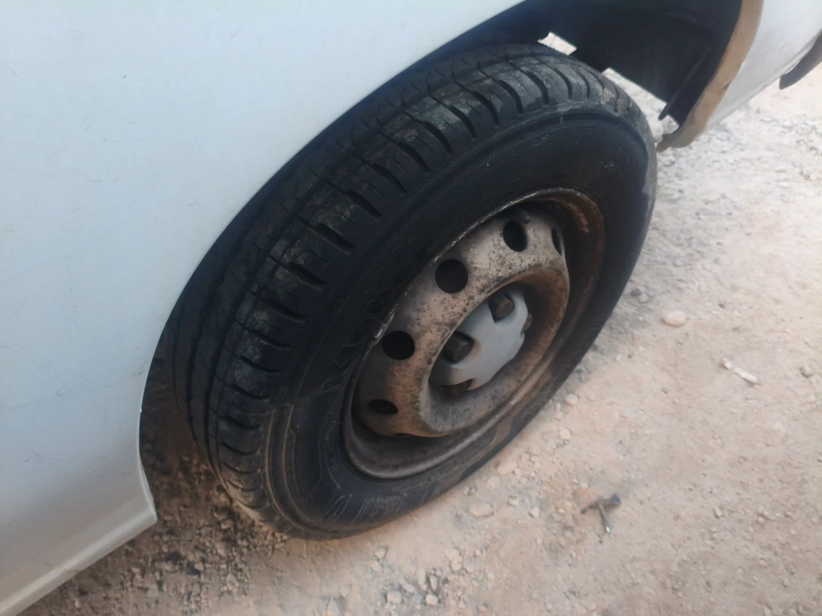 Foto de LLANTA CITROEN JUMPER FURGÓN 2.5 Diesel (86 CV / 63 KW) referencia 5401A1