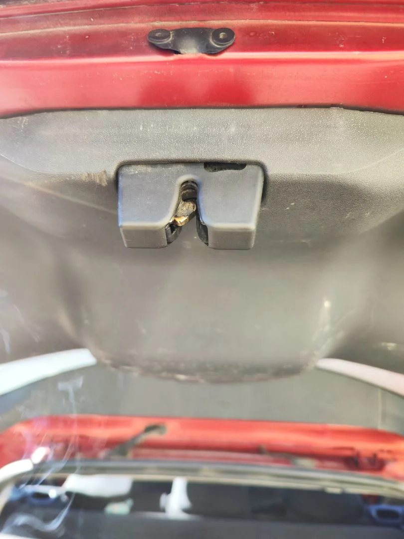 Foto de CERRADURA MALETERO / PORTON RENAULT MEGANE II BERLINA 5P 1.5 dCi Diesel (106 CV / 78 KW)