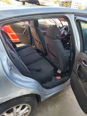 Foto de GOMAS CONTORNO PUERTA ALFA ROMEO 147 (190) 1.9 JTD CAT (110 CV / 81 KW)