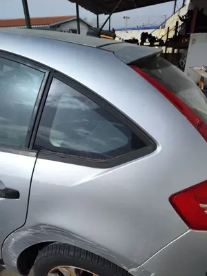 Foto de LUNA CUSTODIA TRASERA IZQUIERDA CITROEN C4 BERLINA 1.6 16V HDi (90 CV / 66 KW)