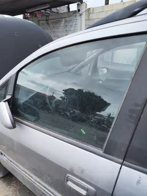 Foto de LUNA DELANTERA IZQUIERDA OPEL ZAFIRA A 2.0 DTI (101 CV / 74 KW)