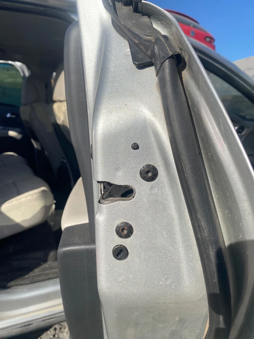 Foto de CERRADURA PUERTA TRASERA DERECHA PEUGEOT 3008 1.6 16V (120 CV / 88 KW)