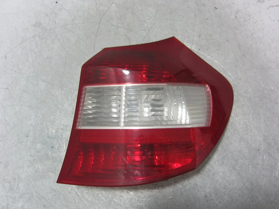 Foto de PILOTO TRASERO DERECHO BMW SERIE 1 BERLINA (E81/E87) 1.6 16V CAT (116 CV / 85 KW) referencia 692450208