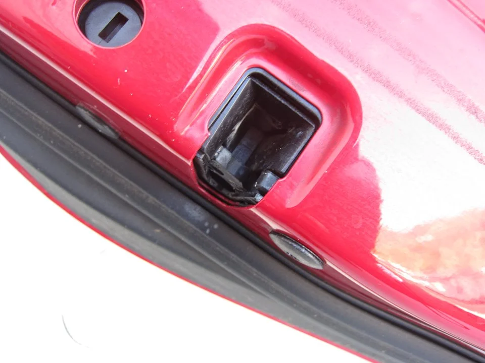 Foto de CERRADURA PUERTA TRASERA IZQUIERDA VOLKSWAGEN GOLF PLUS V (5M1) 1.6 (102 CV / 75 KW)