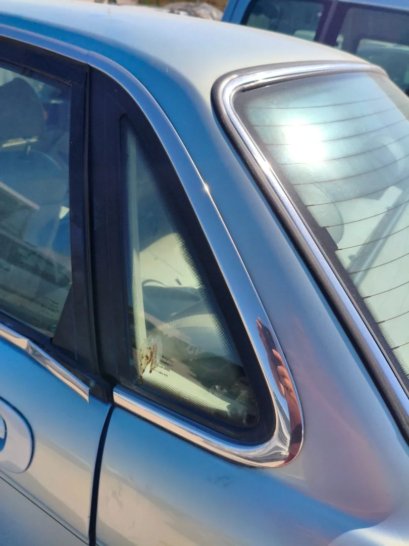 Foto de LUNA CUSTODIA TRASERA IZQUIERDA JAGUAR XJ 3.2 CAT (211 CV / 155 KW)