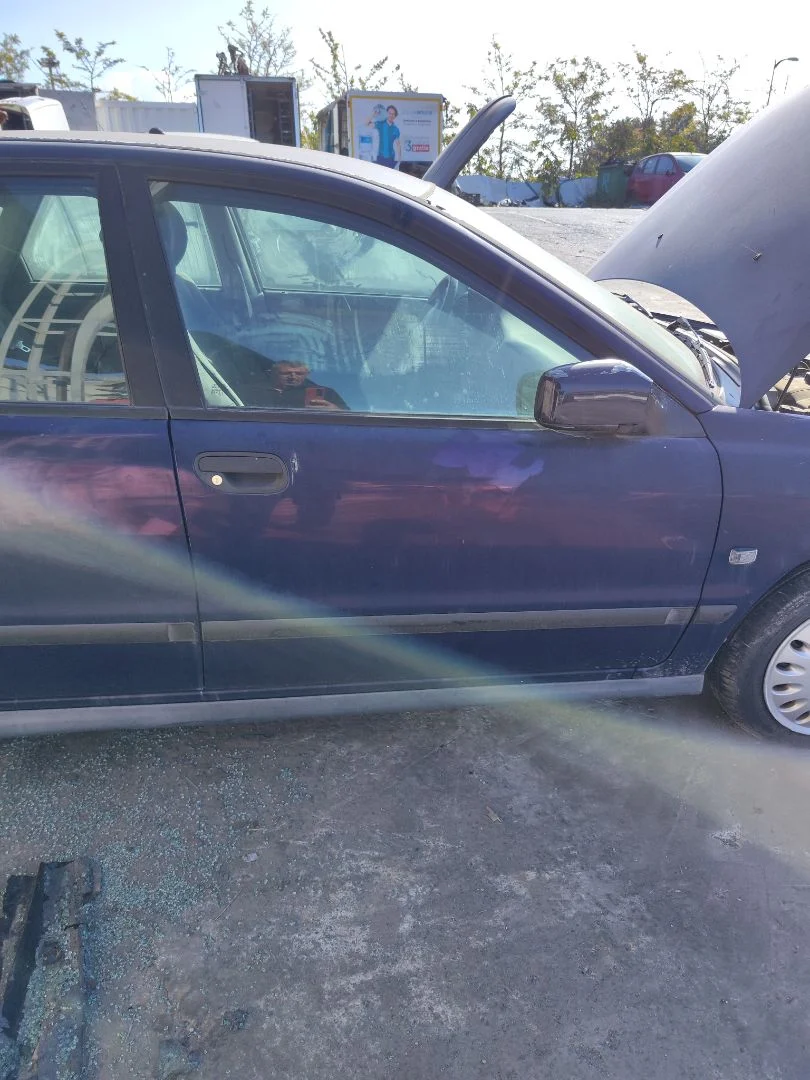 Foto de PUERTA DELANTERA DERECHA VOLVO S40 BERLINA 1.6 CAT (109 CV / 80 KW) referencia 30632667