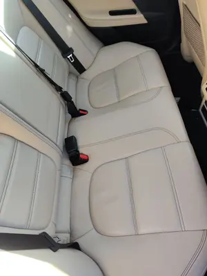 Foto de ASIENTOS TRASEROS JAGUAR XE 2.0 Turbo CAT (200 CV / 147 KW) referencia C2Z4928SEL foto 3