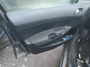 Foto de CERRADURA PUERTA DELANTERA IZQUIERDA PEUGEOT 308 1.6 16V HDi (90 CV / 66 KW) referencia 9800616680