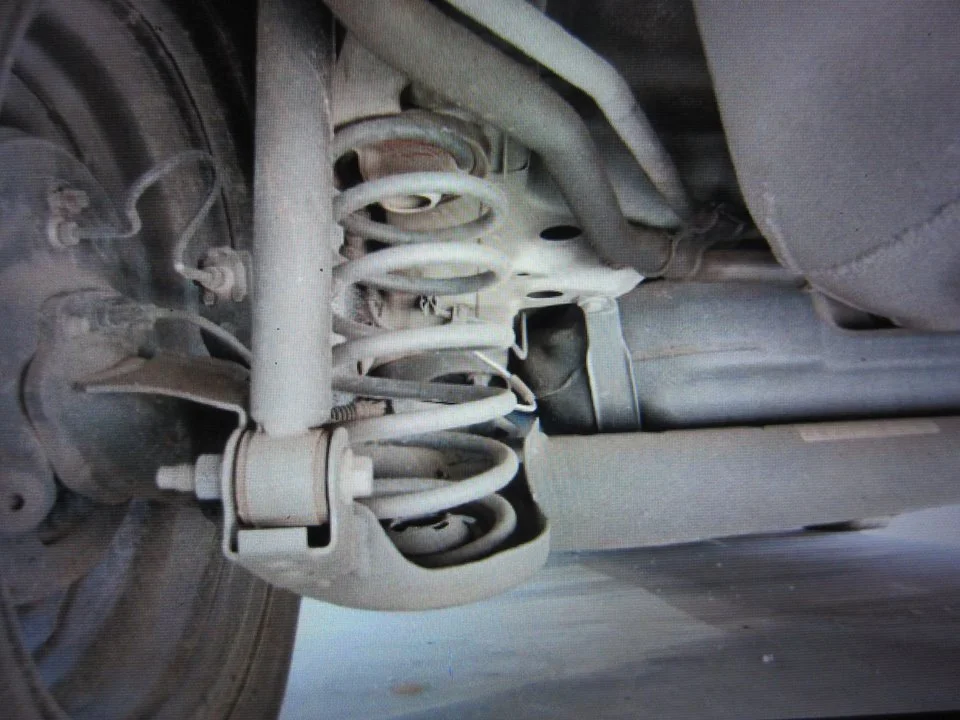 Foto de BRAZO SUSPENSION SUPERIOR TRASERO IZQUIERDO FORD FIESTA (CNN) 1.5 TDCi CAT (75 CV / 55 KW)